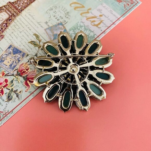 Vintage Lisner Thermoset Mossy Green Floral Brooch 1950s Gold-Tone - Picture 2 of 3